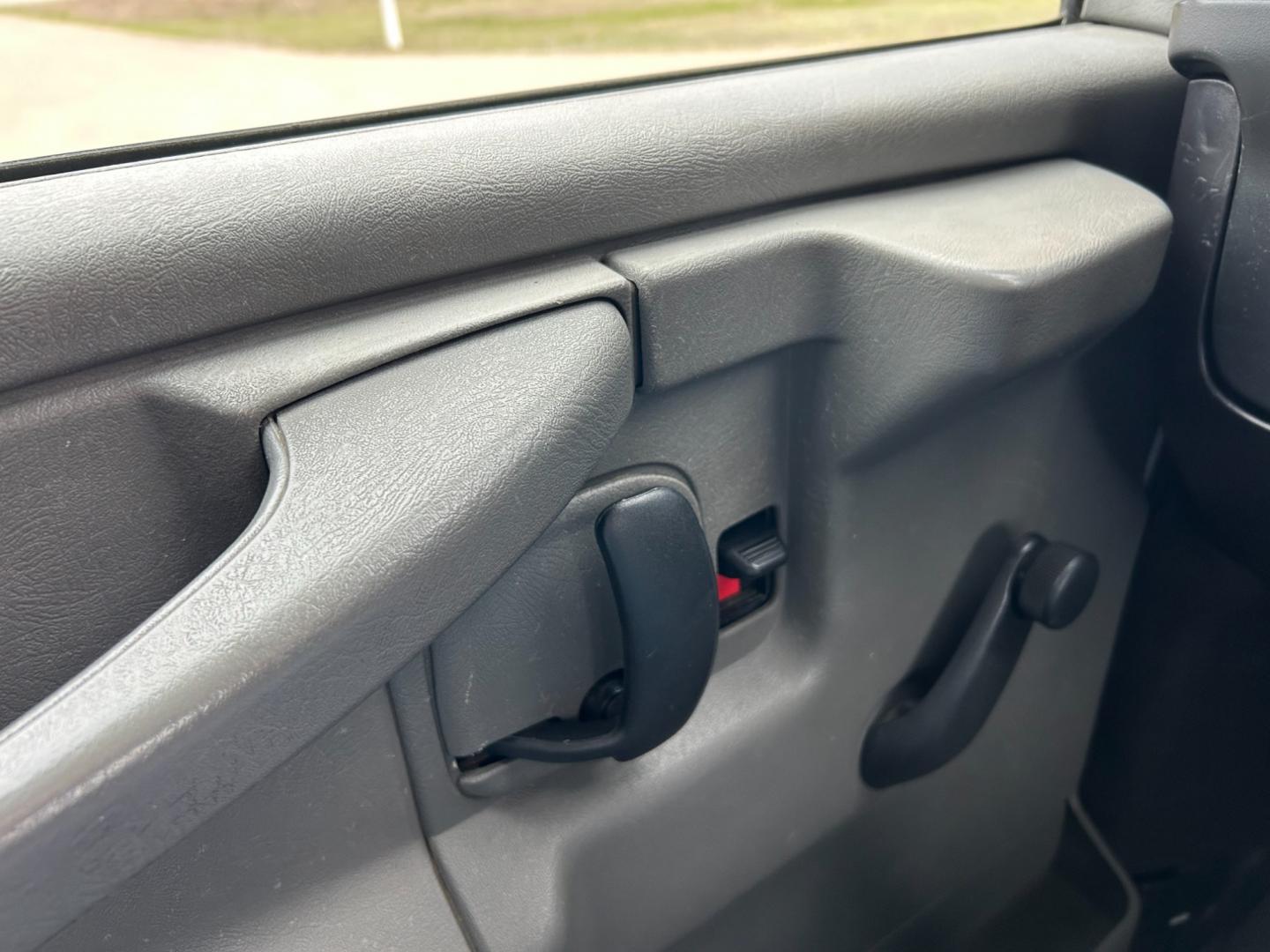 2011 White /Gray Chevrolet Express 2500 Cargo (1GCWGFCB9B1) with an 6.0L V8 DOHC 16V engine, 4-Speed Automatic transmission, located at 17760 Hwy 62, Morris, OK, 74445, (918) 733-4887, 35.609104, -95.877060 - Photo#9